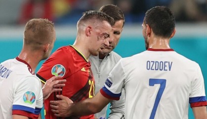  弗赖堡主帅赛后炮轰赛程，密集安排致球员疲劳  